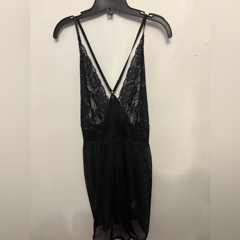 Chic Black Lace Chemise